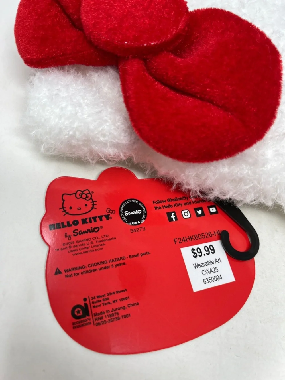 HELLO KITTY BUNDLE 7 -BEANIE, 2 KEYCHAIN, CRÈME SHOP BATH BOMB LIP BALM, CHARM